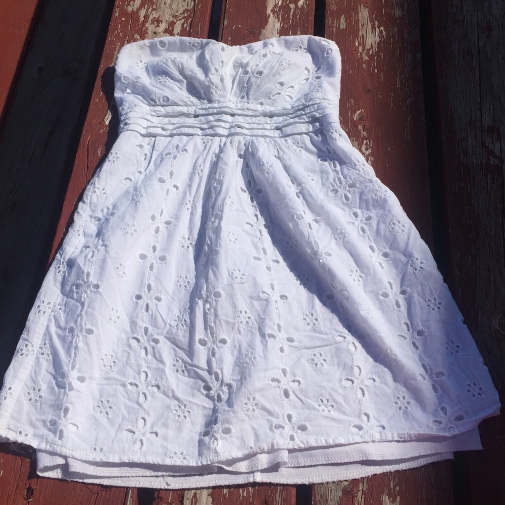 White Dainty Cutout Strapless Dress size Small